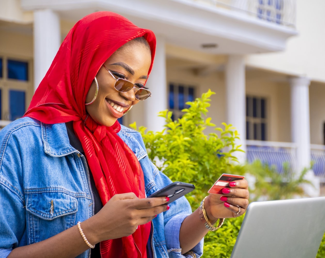 woman using eganow card